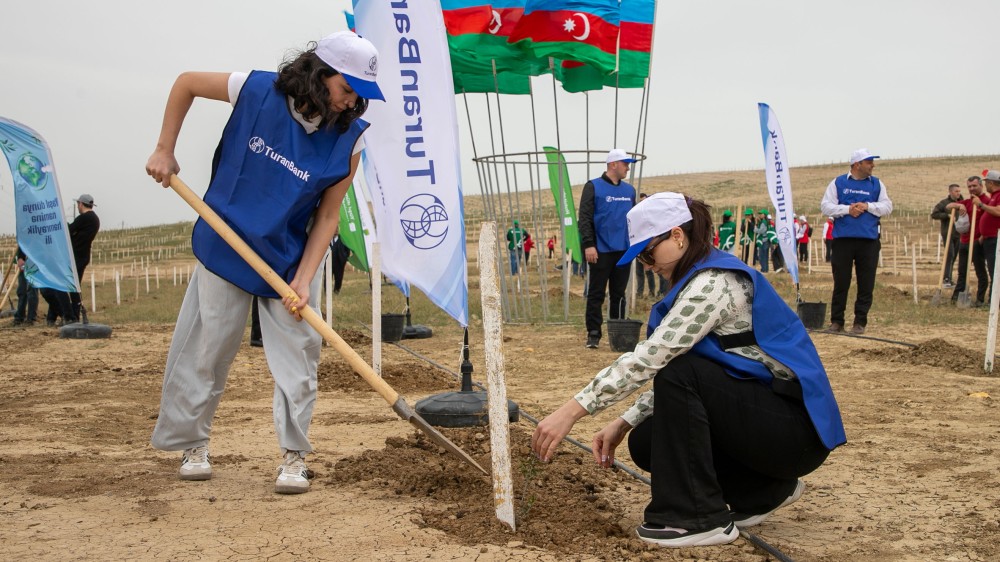 TuranBank ağacəkmə aksiyasında iştirak edib